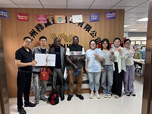 WINIW apresenta inovações em couro ecológico para parceiros africanos em Jinjiang